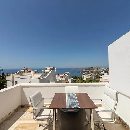 Pleasant Duplex Apartment With Fascinating Sea View In Bodrum Lejlighed *